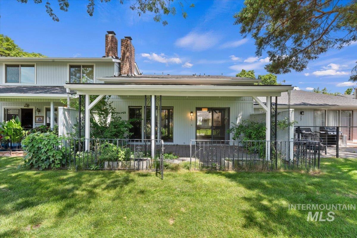 275 W Arrowrock Ln, Boise, Idaho 83706, 3 Bedrooms, 3 Bathrooms, Residential For Sale, Price $470,000,MLS 98993371