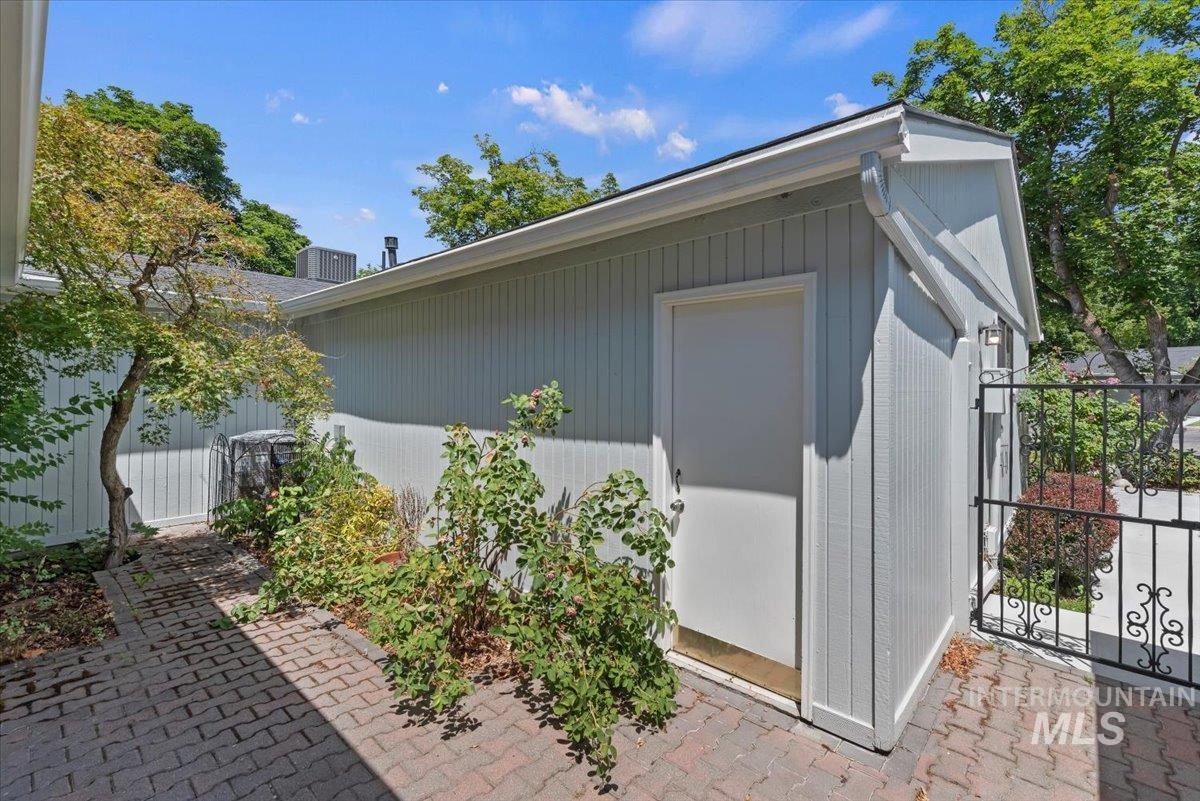 275 W Arrowrock Ln, Boise, Idaho 83706, 3 Bedrooms, 3 Bathrooms, Residential For Sale, Price $470,000,MLS 98993371