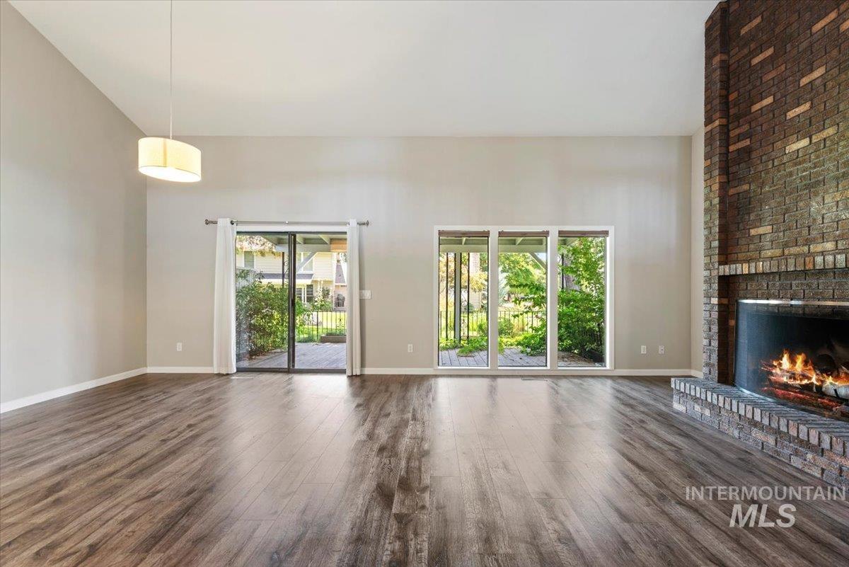 275 W Arrowrock Ln, Boise, Idaho 83706, 3 Bedrooms, 3 Bathrooms, Residential For Sale, Price $470,000,MLS 98993371