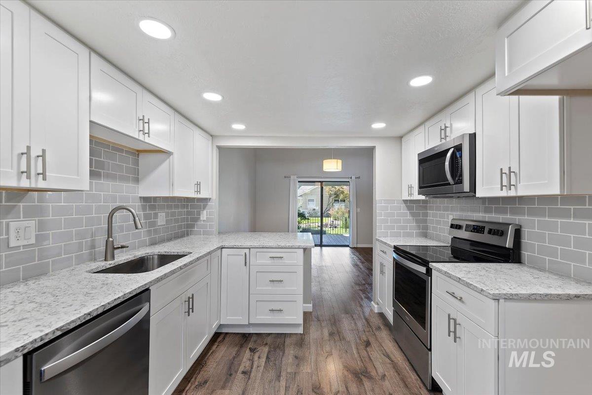 275 W Arrowrock Ln, Boise, Idaho 83706, 3 Bedrooms, 3 Bathrooms, Residential For Sale, Price $470,000,MLS 98993371