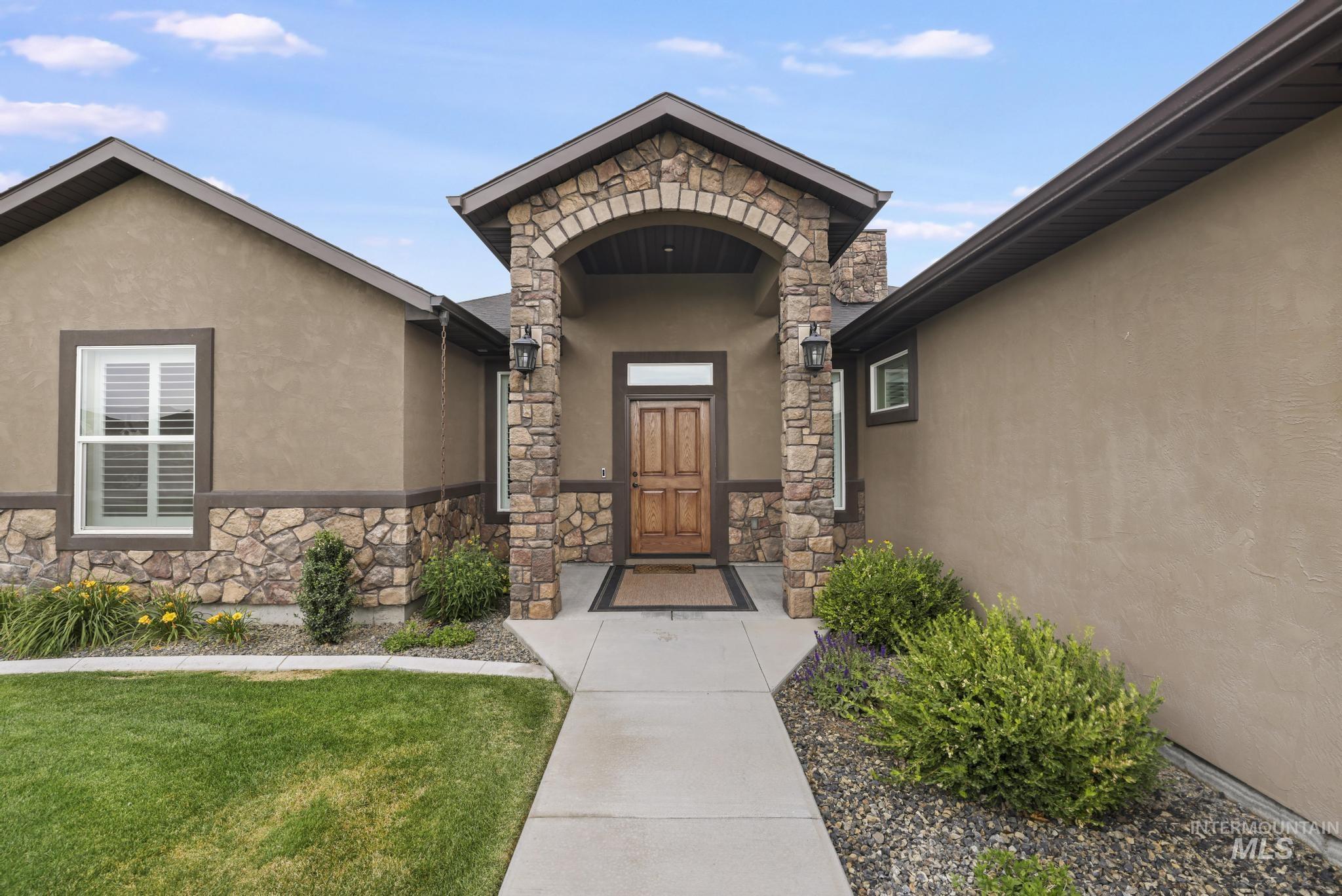 1529 Clear Creek Loop, Twin Falls, Idaho 83301, 5 Bedrooms, 3 Bathrooms, Residential For Sale, Price $725,000,MLS 98993374