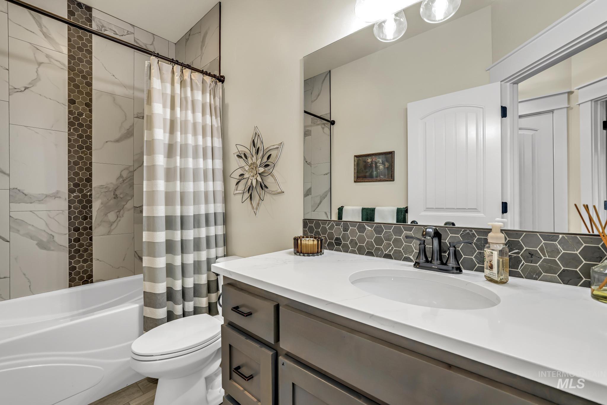 1529 Clear Creek Loop, Twin Falls, Idaho 83301, 5 Bedrooms, 3 Bathrooms, Residential For Sale, Price $725,000, 98993374