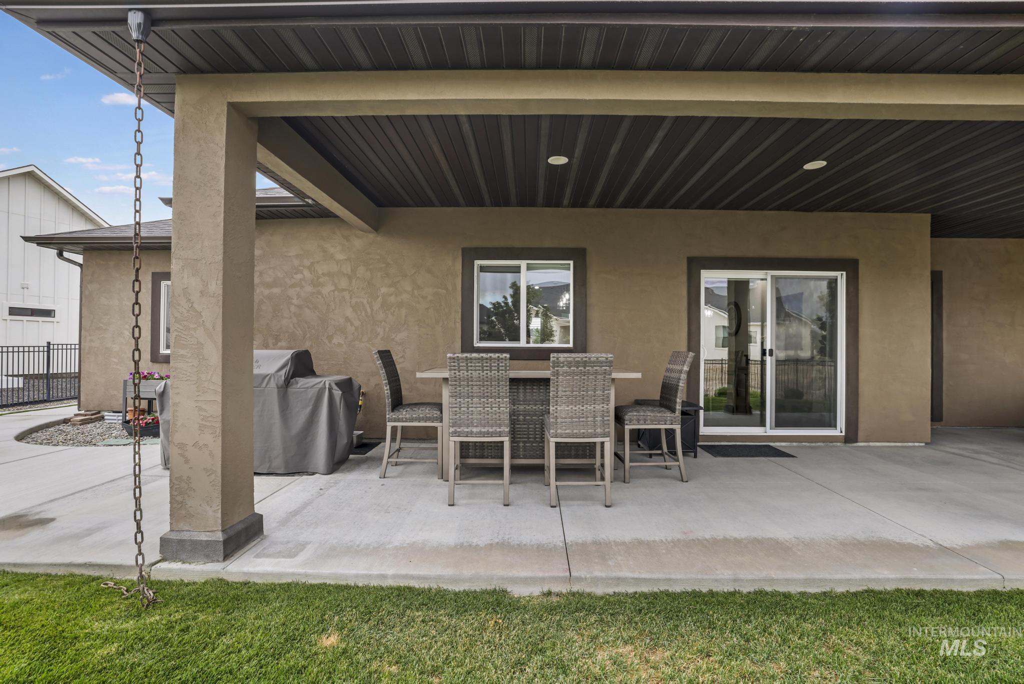 1529 Clear Creek Loop, Twin Falls, Idaho 83301, 5 Bedrooms, 3 Bathrooms, Residential For Sale, Price $725,000, 98993374