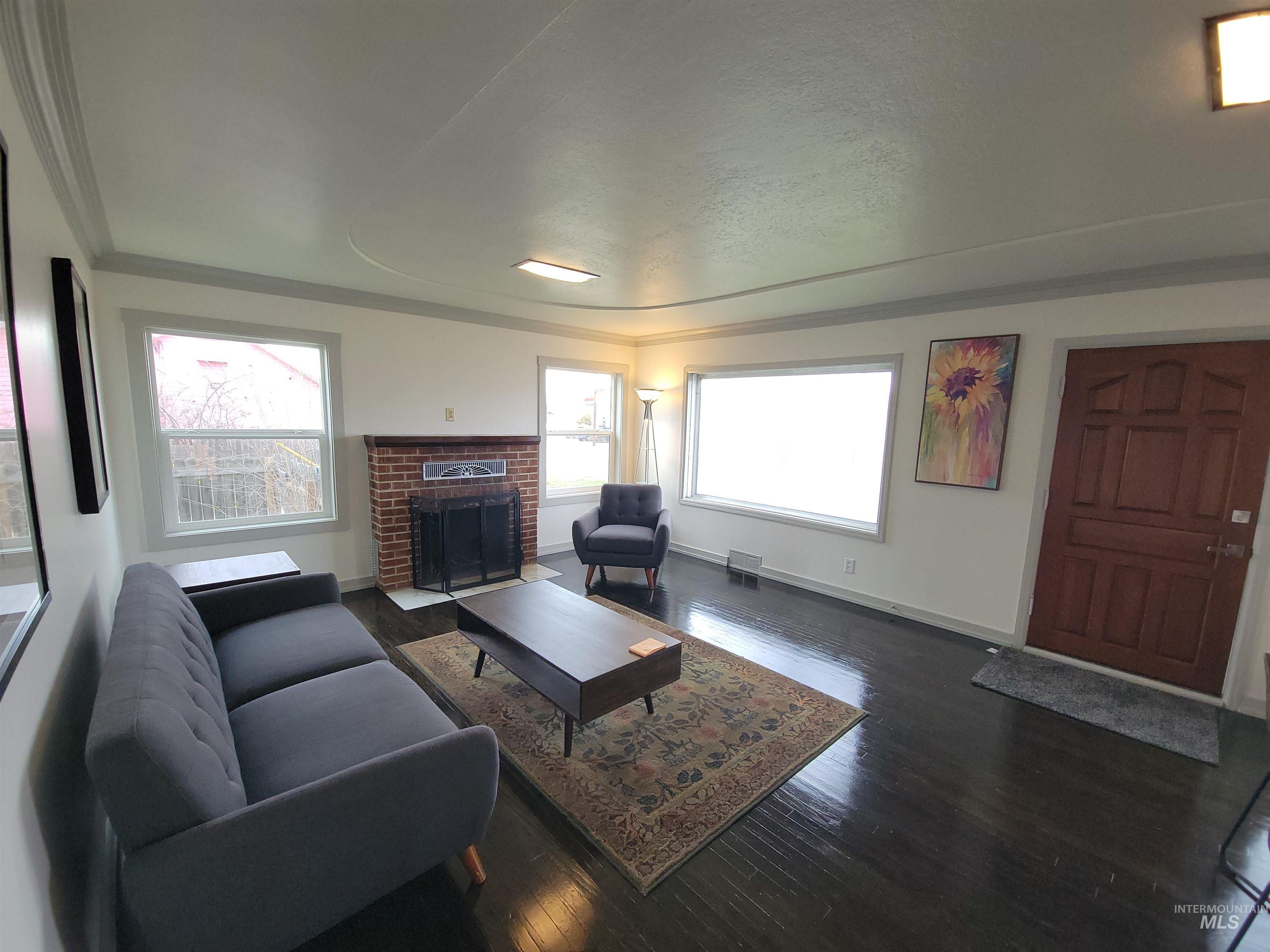 715 E Lincoln, Nampa, Idaho 83686, 3 Bedrooms, 1 Bathroom, Residential Income For Sale, Price $415,000, 98993377