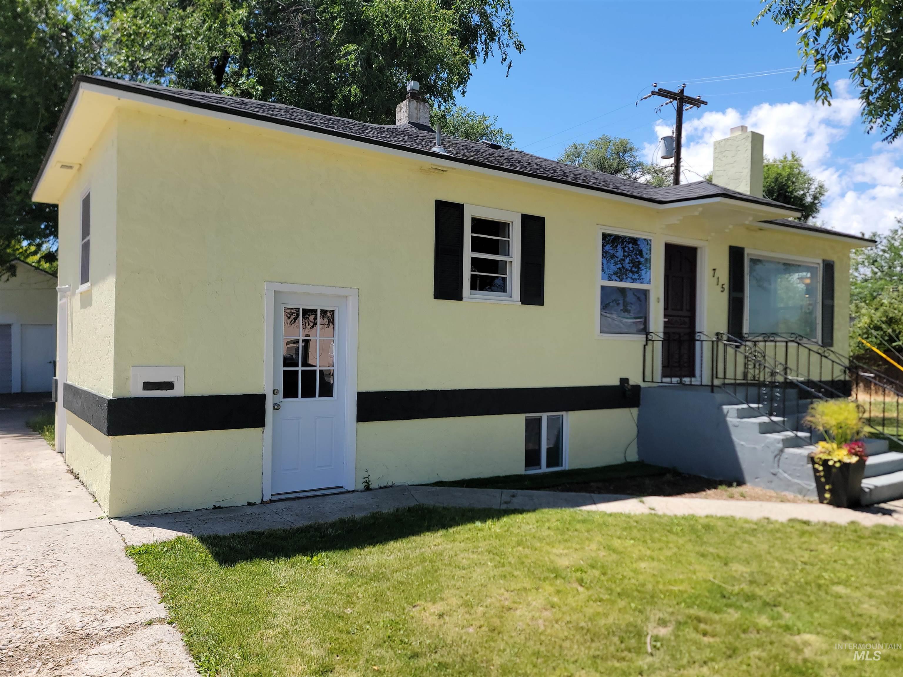715 E Lincoln, Nampa, Idaho 83686, 3 Bedrooms, 1 Bathroom, Residential Income For Sale, Price $415,000, 98993377
