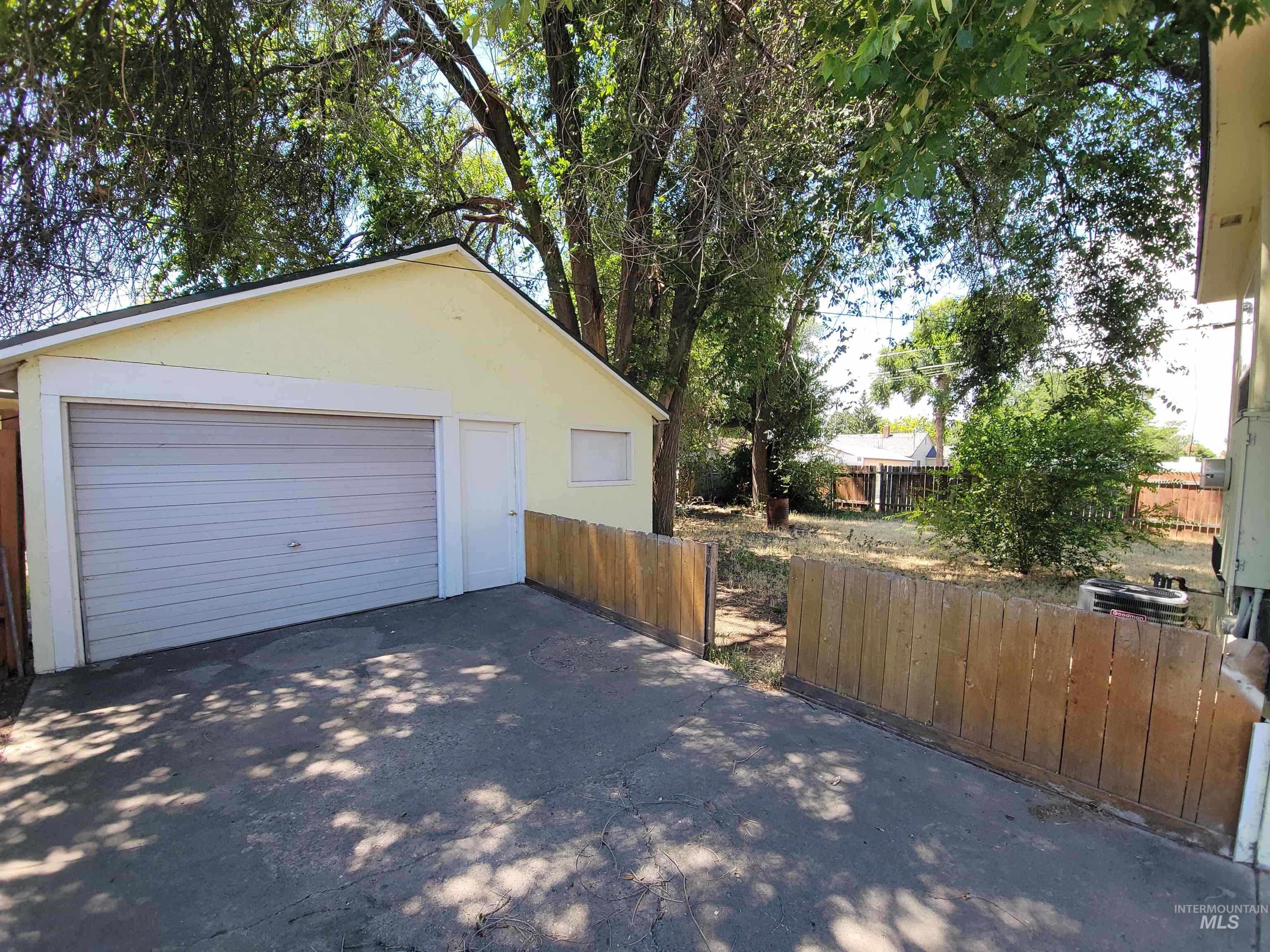 715 E Lincoln, Nampa, Idaho 83686, 3 Bedrooms, 1 Bathroom, Residential Income For Sale, Price $415,000, 98993377