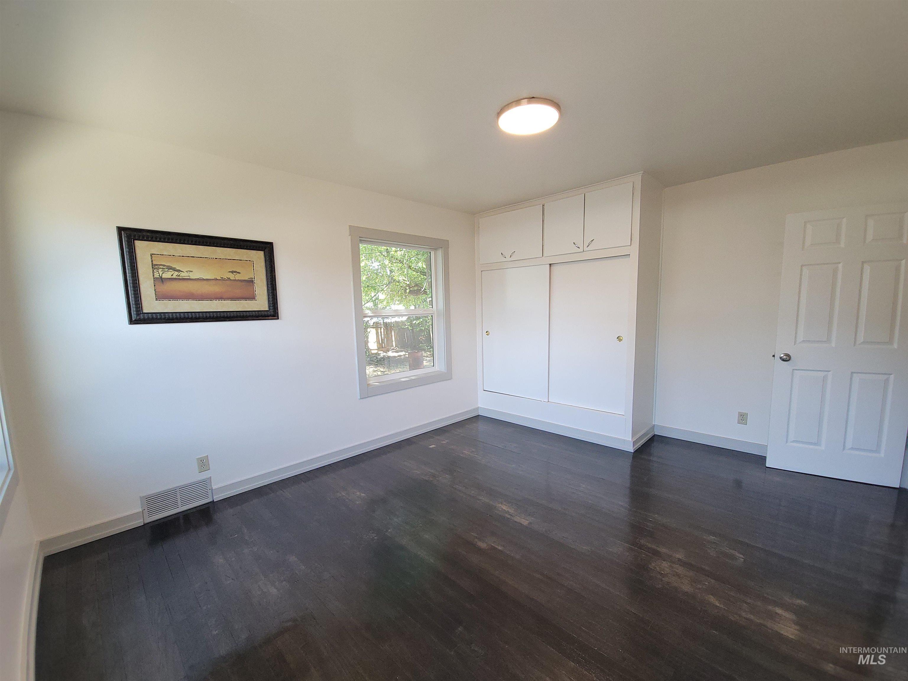 715 E Lincoln, Nampa, Idaho 83686, 3 Bedrooms, 1 Bathroom, Residential Income For Sale, Price $415,000, 98993377