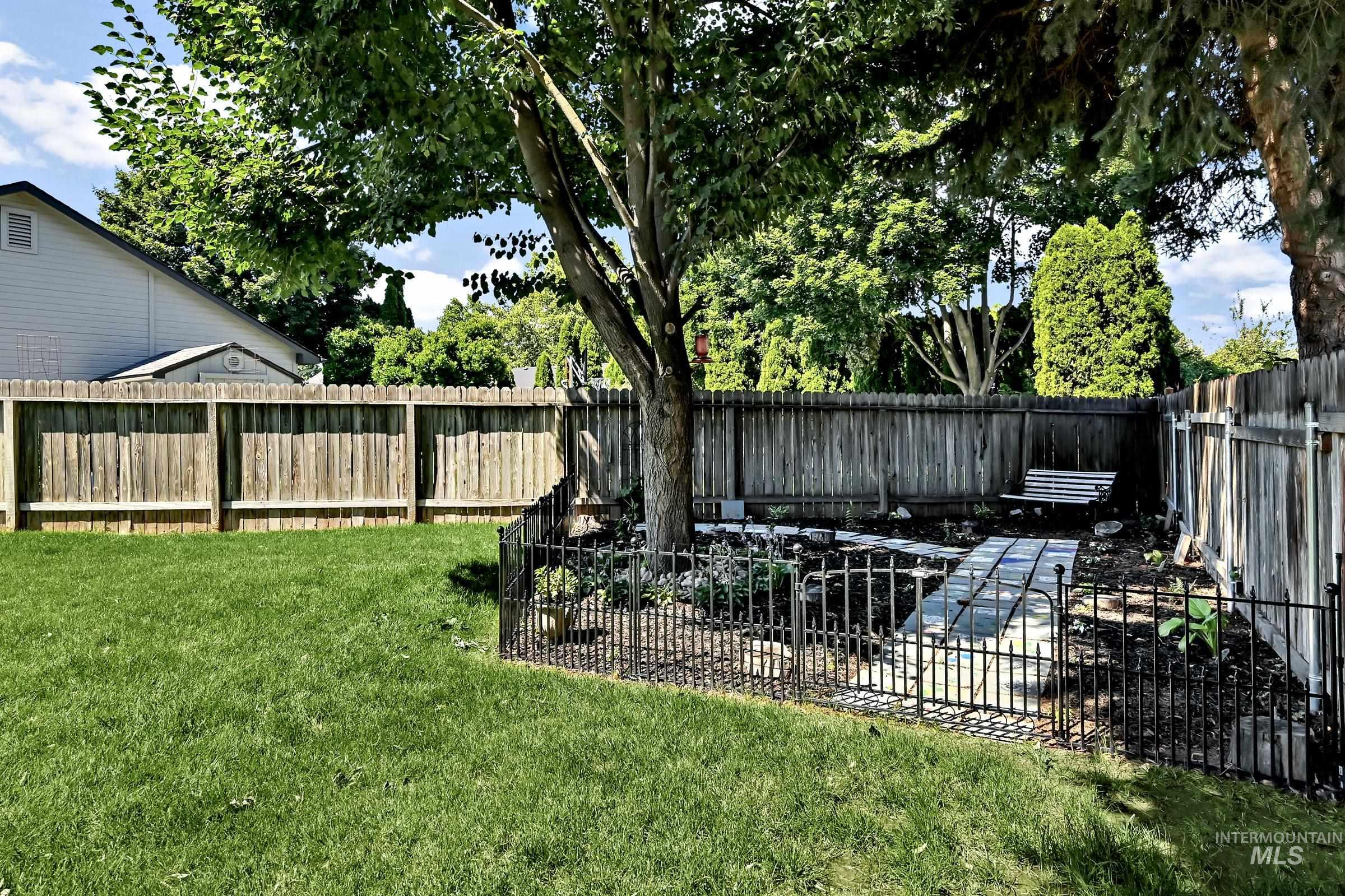 5579 N Rosepoint Way, Boise, Idaho 83713, 3 Bedrooms, 3 Bathrooms, Residential For Sale, Price $585,000, 98993378
