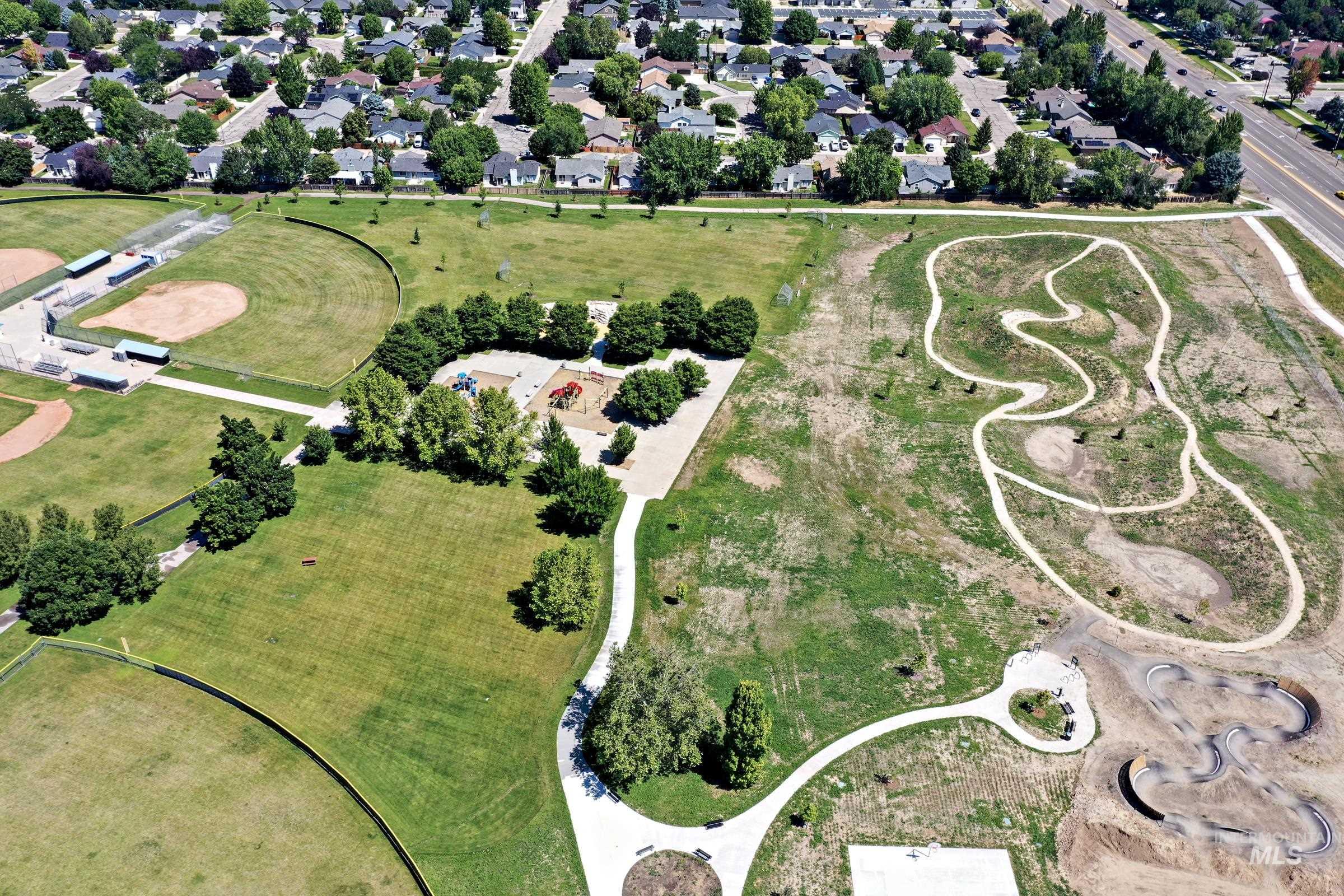 5579 N Rosepoint Way, Boise, Idaho 83713, 3 Bedrooms, 3 Bathrooms, Residential For Sale, Price $585,000, 98993378
