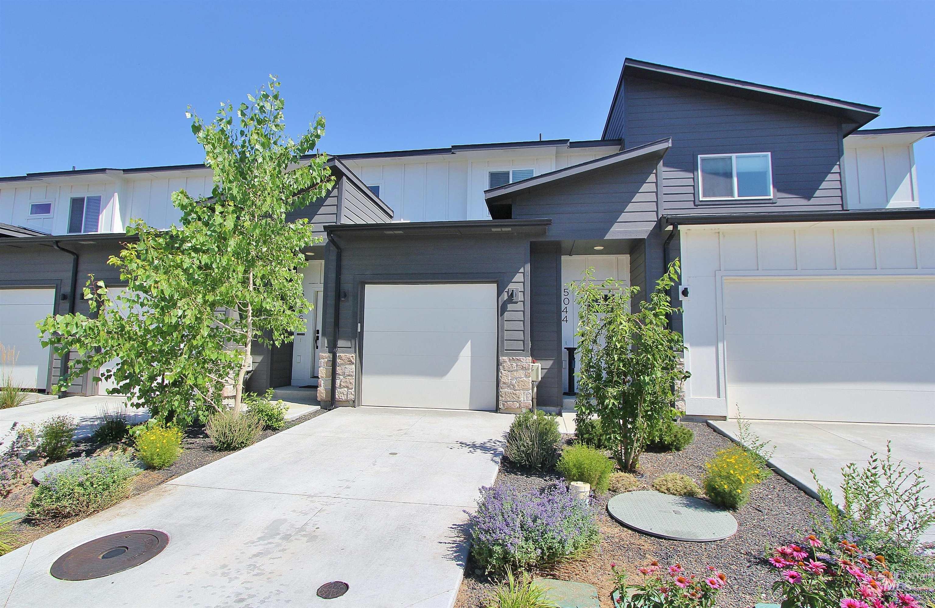 5044 E Woodward Ln, Nampa, Idaho 83687, 2 Bedrooms, 2.5 Bathrooms, Residential For Sale, Price $339,900, 98993383