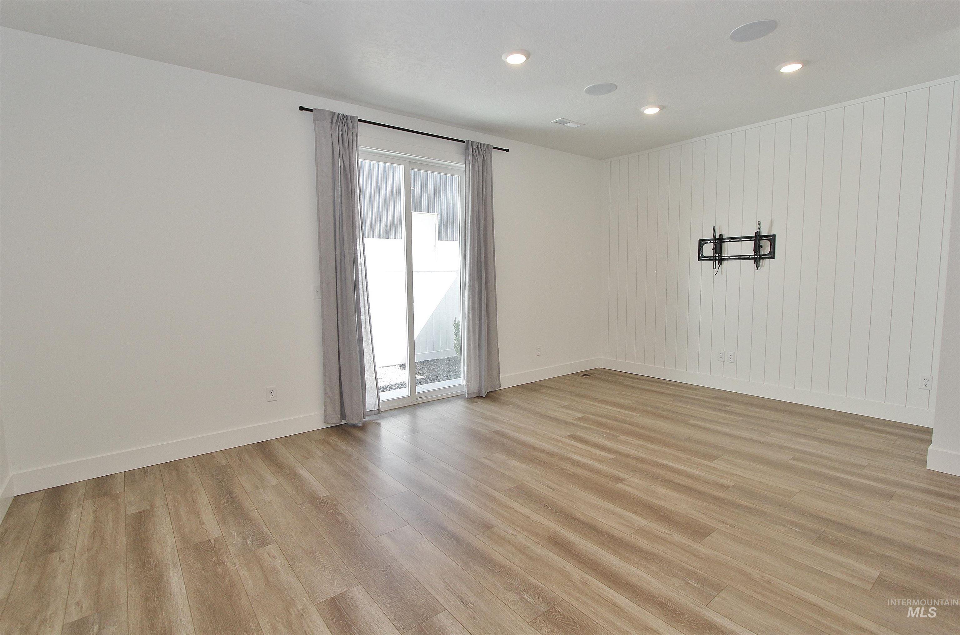 5044 E Woodward Ln, Nampa, Idaho 83687, 2 Bedrooms, 2.5 Bathrooms, Residential For Sale, Price $339,900,MLS 98993383