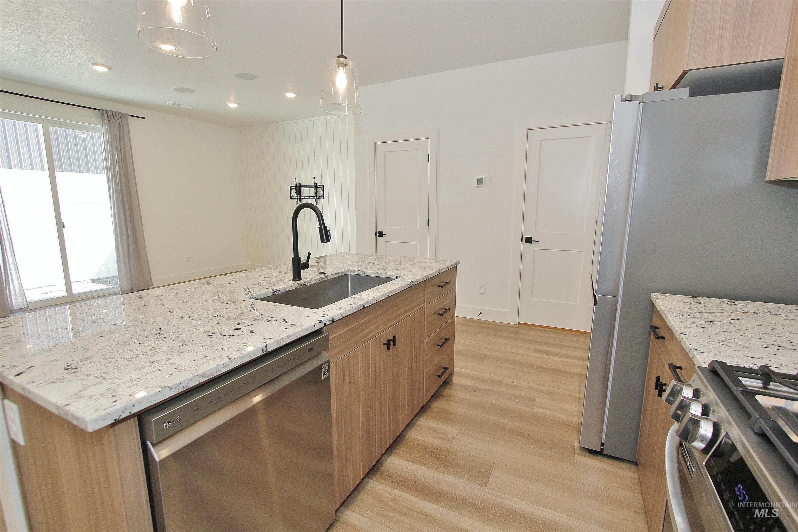 5044 E Woodward Ln, Nampa, Idaho 83687, 2 Bedrooms, 2.5 Bathrooms, Residential For Sale, Price $339,900,MLS 98993383