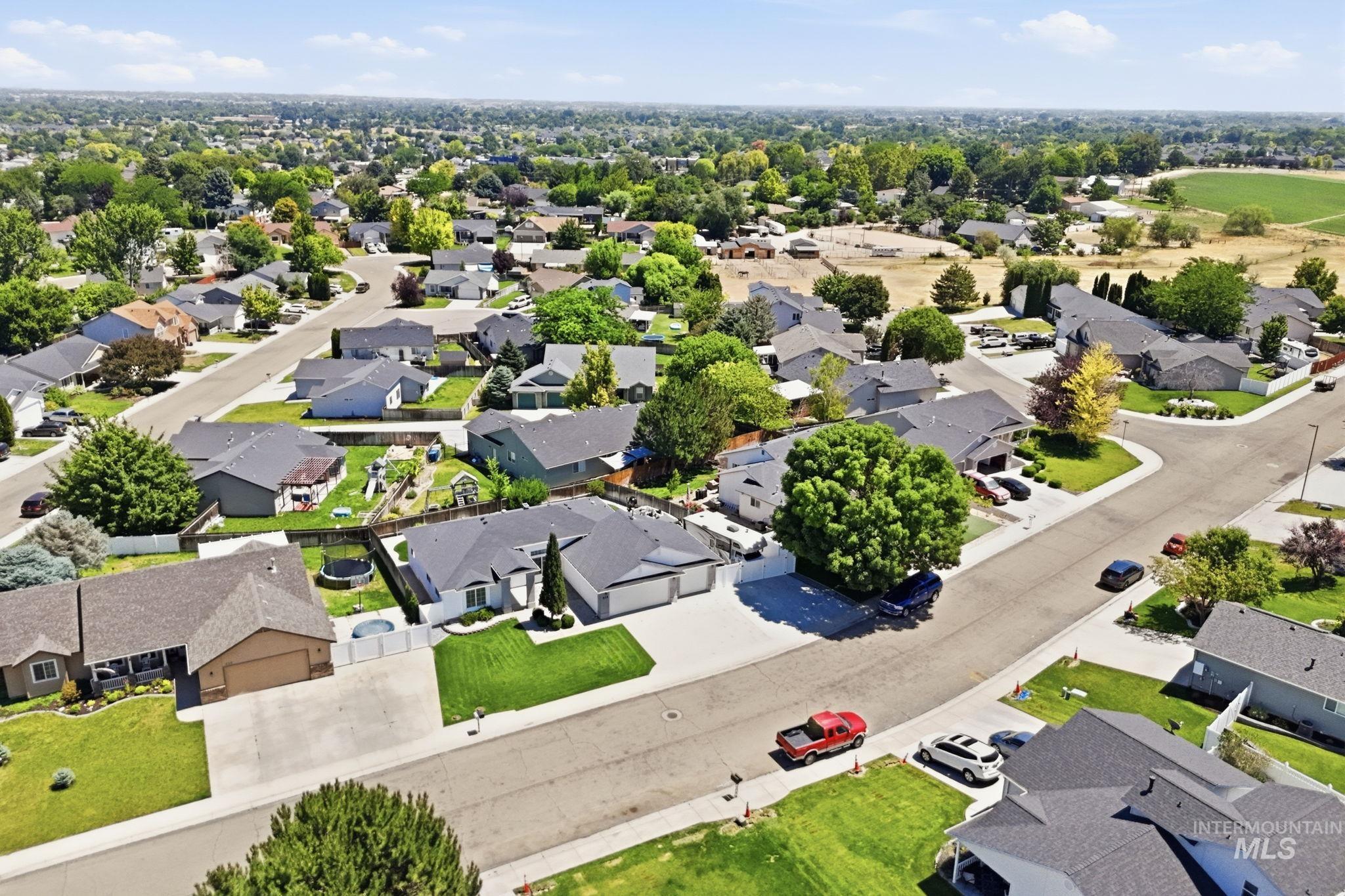 514 W Palmer Dr, Nampa, Idaho 83686, 4 Bedrooms, 2 Bathrooms, Residential For Sale, Price $440,000, 98993385