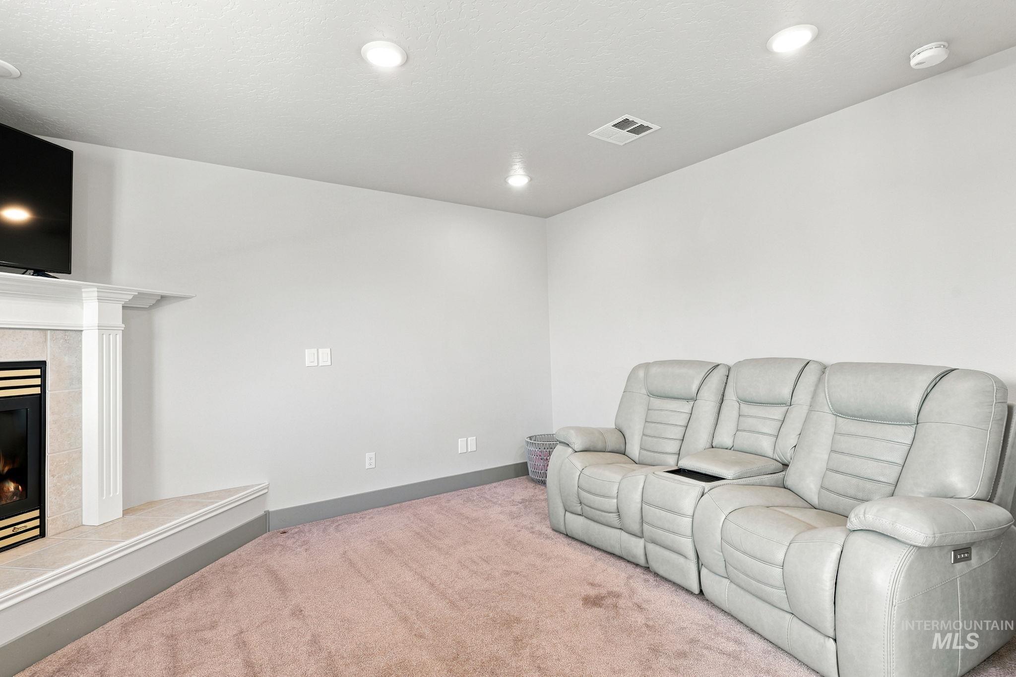 514 W Palmer Dr, Nampa, Idaho 83686, 4 Bedrooms, 2 Bathrooms, Residential For Sale, Price $440,000, 98993385