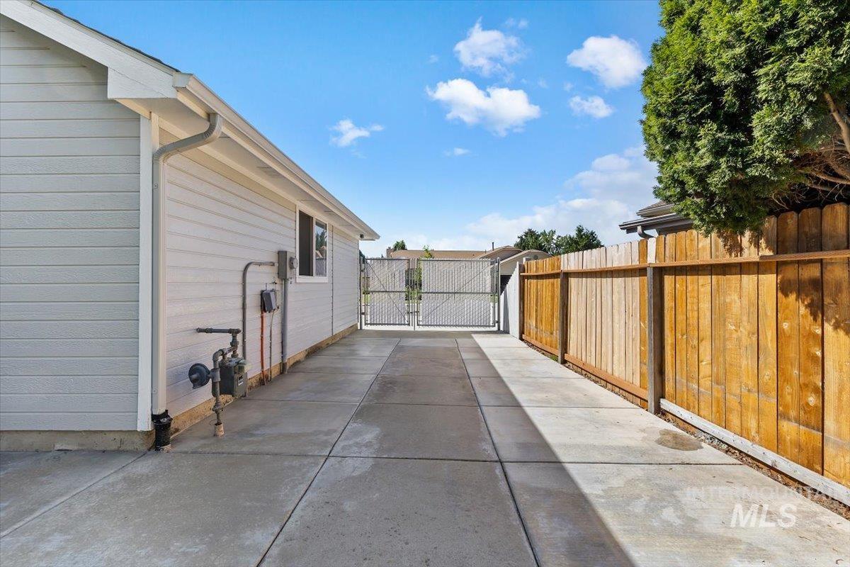 2142 W Lasher, Meridian, Idaho 83646-1300, 4 Bedrooms, 2 Bathrooms, Residential For Sale, Price $500,000, 98993387