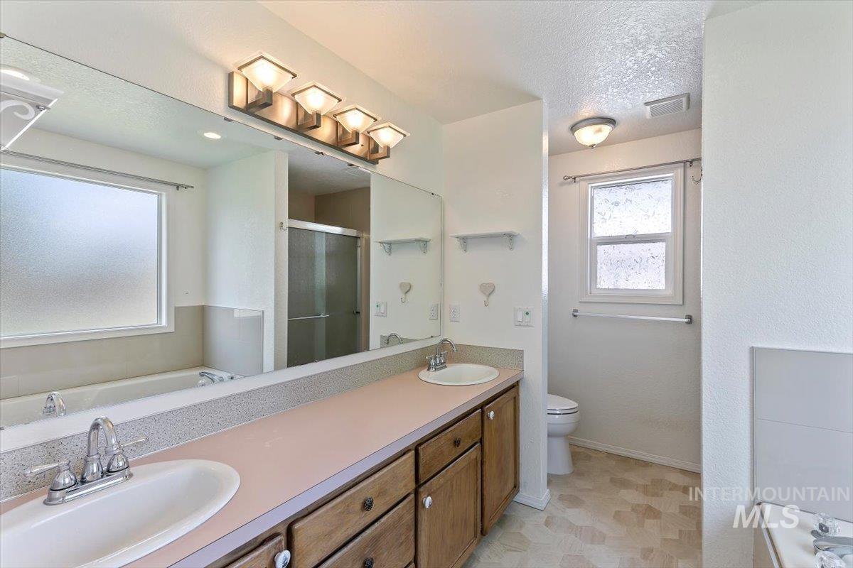 2142 W Lasher, Meridian, Idaho 83646-1300, 4 Bedrooms, 2 Bathrooms, Residential For Sale, Price $500,000, 98993387