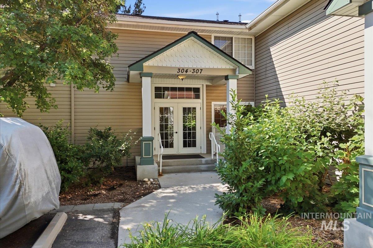 307 W Village, Boise, Idaho 83702, 2 Bedrooms, 2 Bathrooms, Residential For Sale, Price $425,000, 98993388