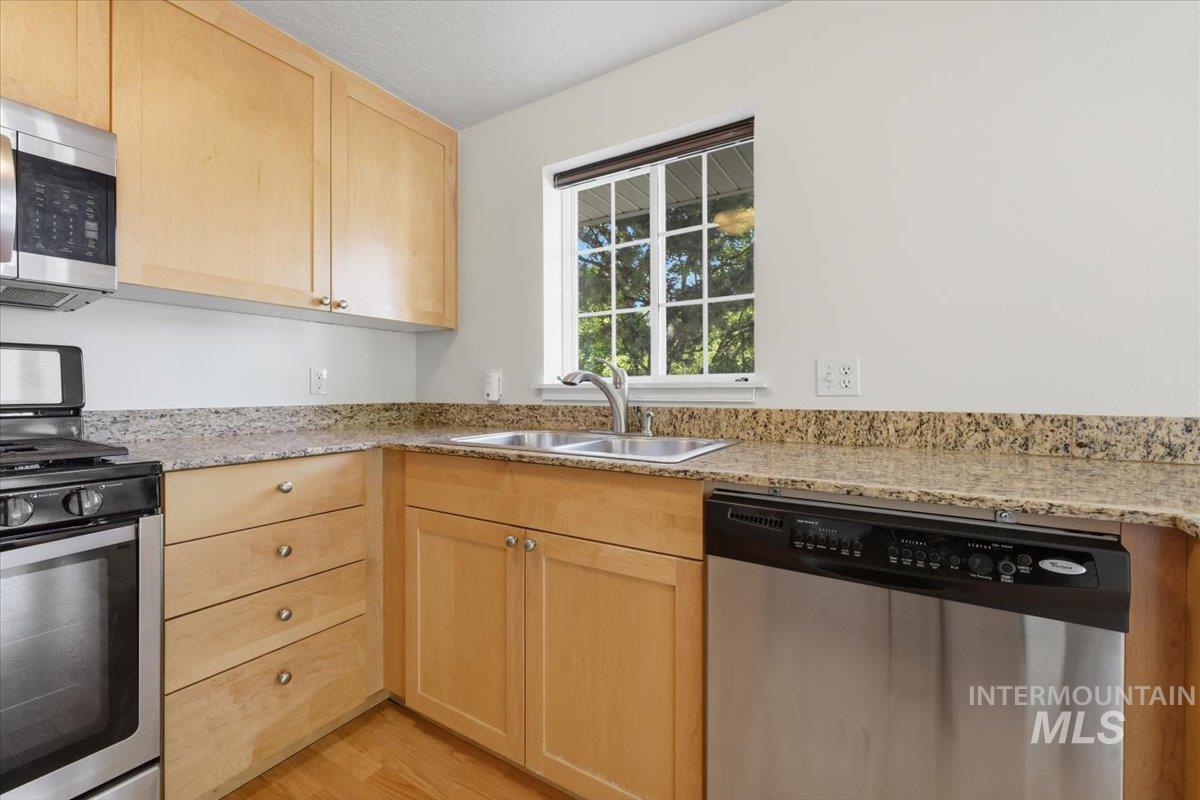 307 W Village, Boise, Idaho 83702, 2 Bedrooms, 2 Bathrooms, Residential For Sale, Price $425,000, 98993388