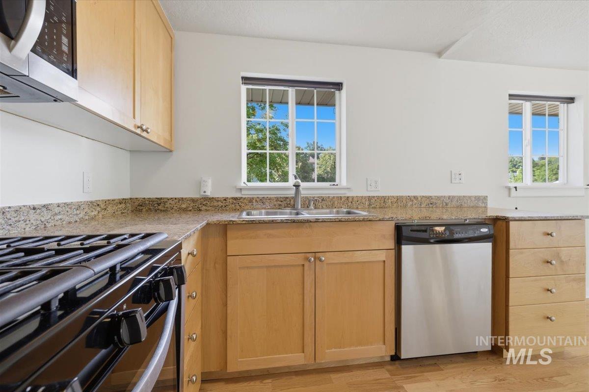 307 W Village, Boise, Idaho 83702, 2 Bedrooms, 2 Bathrooms, Residential For Sale, Price $425,000, 98993388