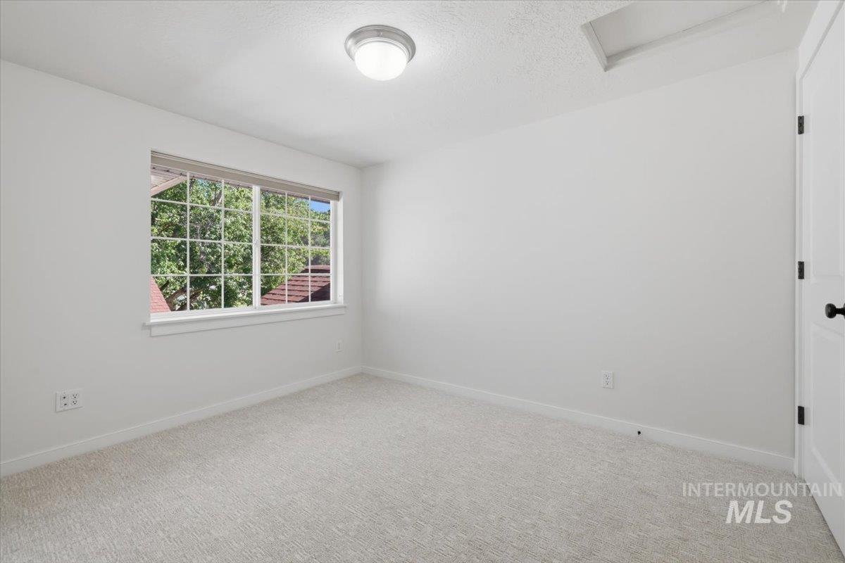 307 W Village, Boise, Idaho 83702, 2 Bedrooms, 2 Bathrooms, Residential For Sale, Price $425,000, 98993388