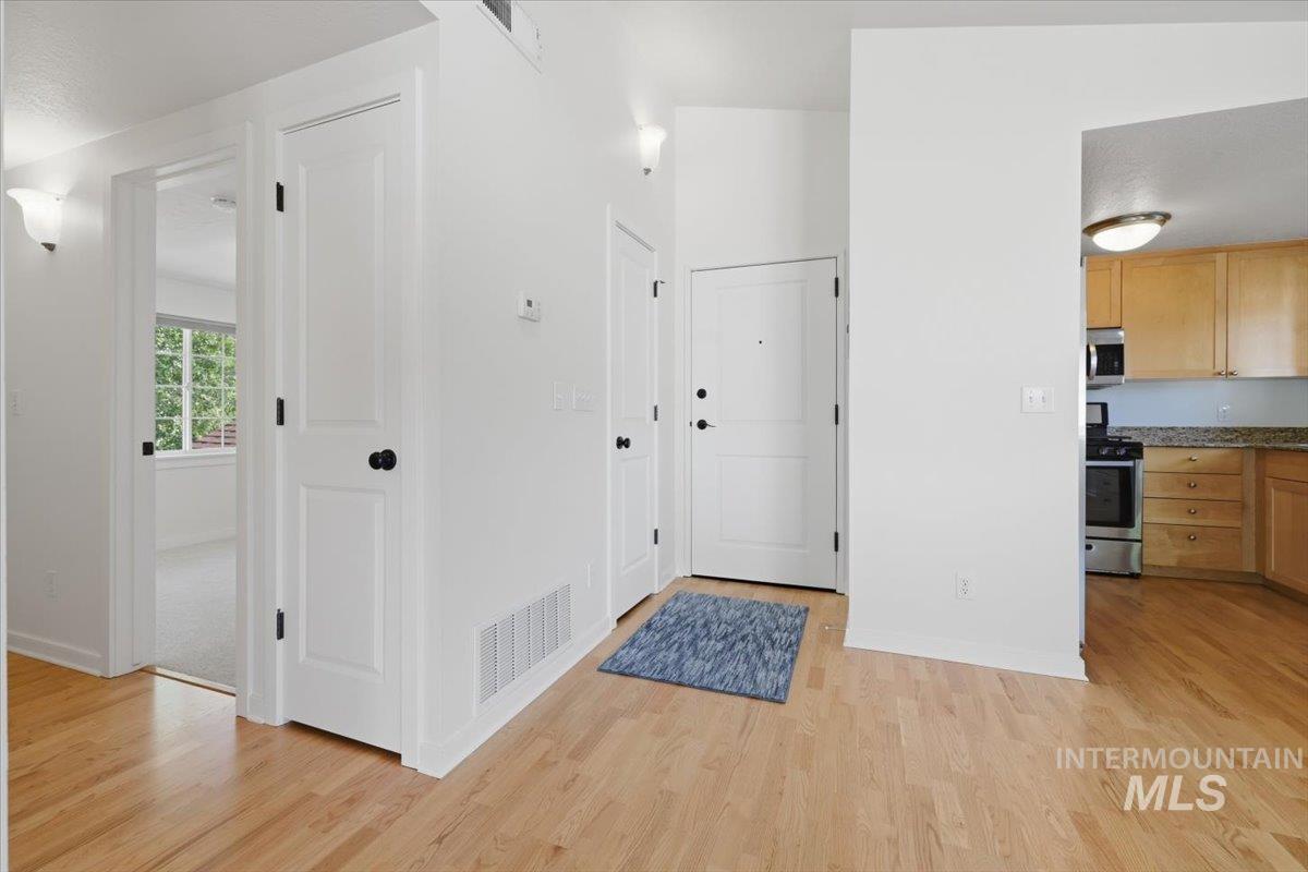 307 W Village, Boise, Idaho 83702, 2 Bedrooms, 2 Bathrooms, Residential For Sale, Price $425,000, 98993388