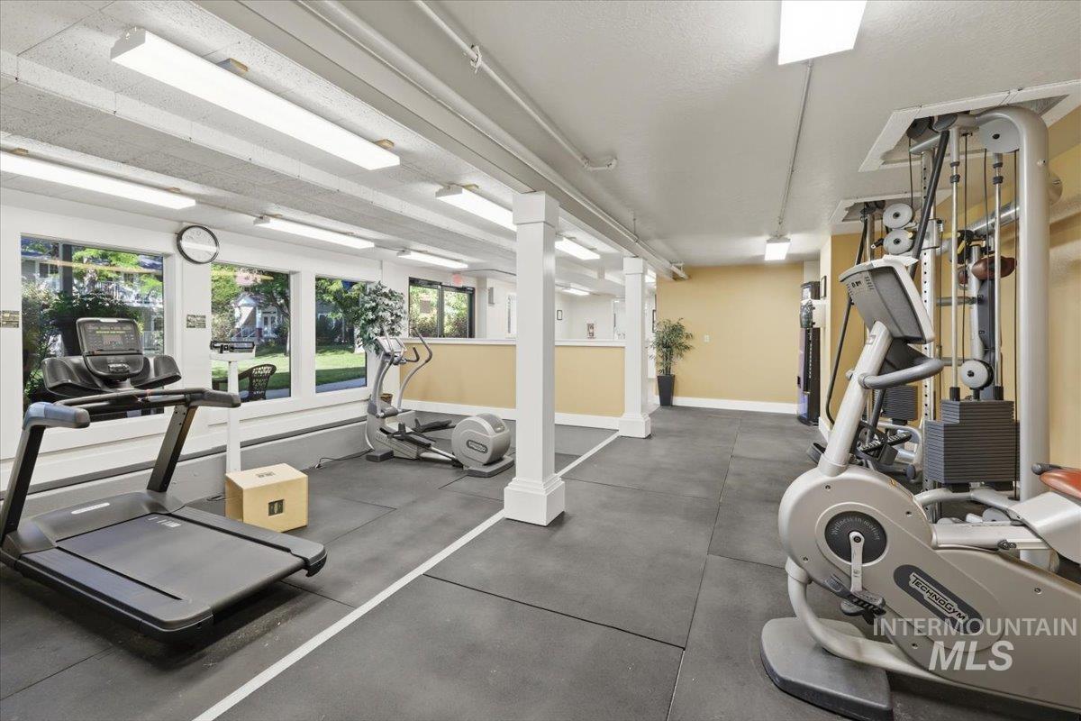 307 W Village, Boise, Idaho 83702, 2 Bedrooms, 2 Bathrooms, Residential For Sale, Price $425,000, 98993388