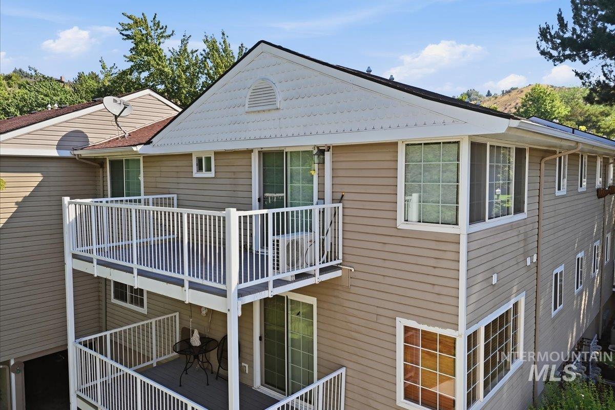 307 W Village, Boise, Idaho 83702, 2 Bedrooms, 2 Bathrooms, Residential For Sale, Price $425,000, 98993388