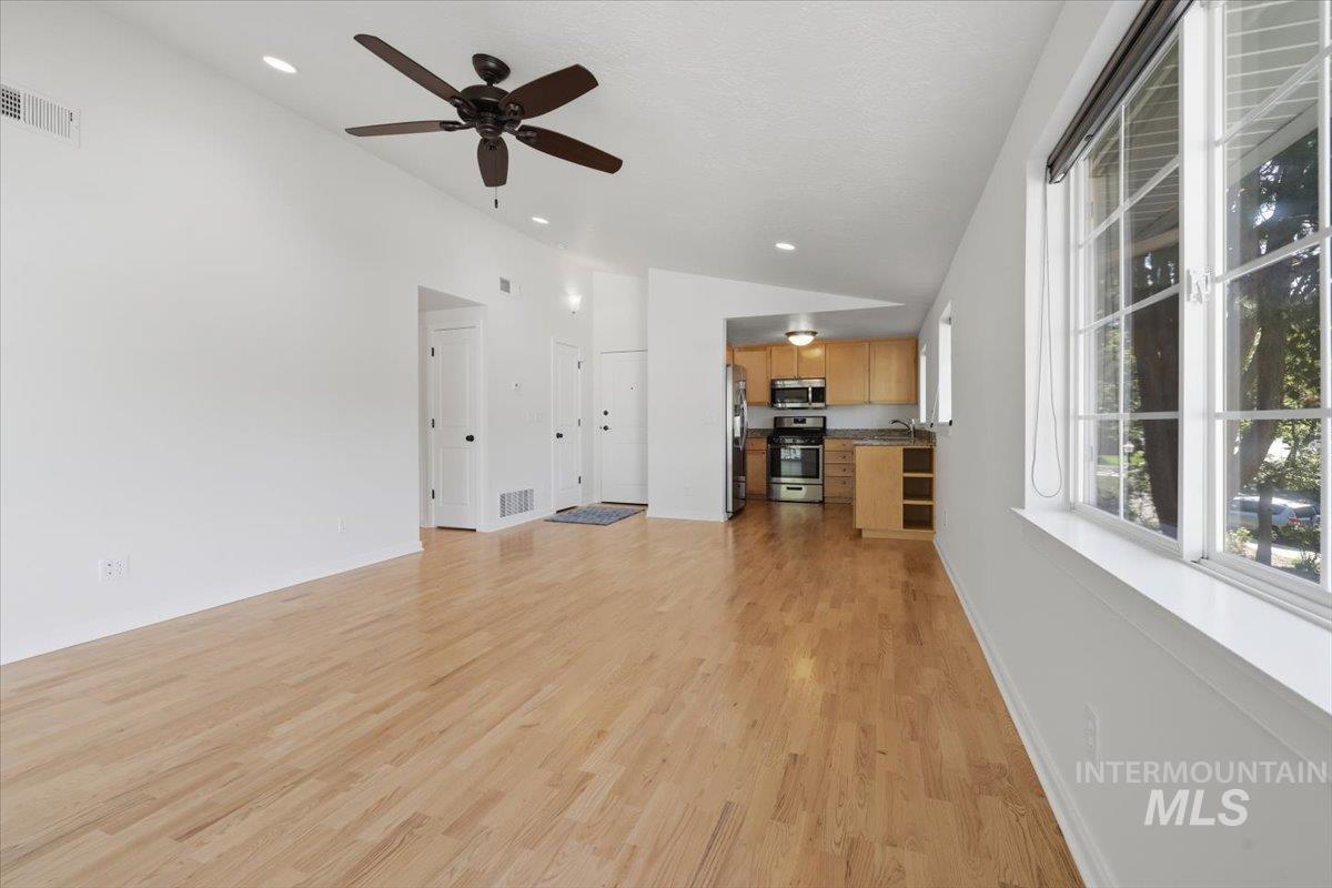 307 W Village, Boise, Idaho 83702, 2 Bedrooms, 2 Bathrooms, Residential For Sale, Price $425,000, 98993388