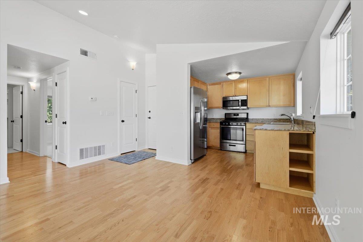 307 W Village, Boise, Idaho 83702, 2 Bedrooms, 2 Bathrooms, Residential For Sale, Price $425,000, 98993388