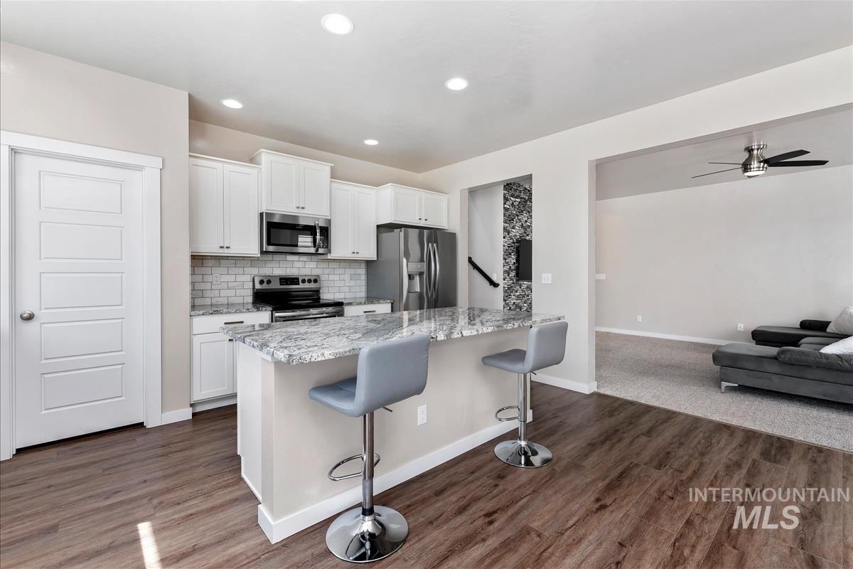 3374 S Glacier Bay Ave, Meridian, Idaho 83642, 3 Bedrooms, 2.5 Bathrooms, Residential For Sale, Price $480,000,MLS 98993391