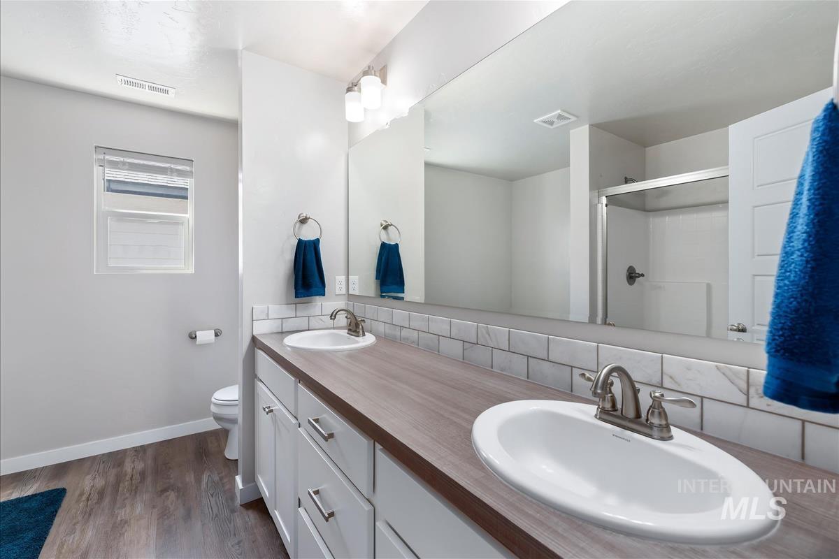 3374 S Glacier Bay Ave, Meridian, Idaho 83642, 3 Bedrooms, 2.5 Bathrooms, Residential For Sale, Price $480,000,MLS 98993391