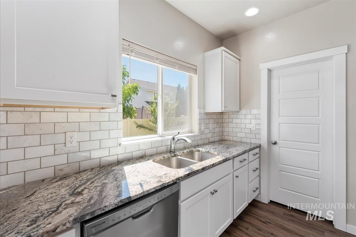 3374 S Glacier Bay Ave, Meridian, Idaho 83642, 3 Bedrooms, 2.5 Bathrooms, Residential For Sale, Price $480,000,MLS 98993391