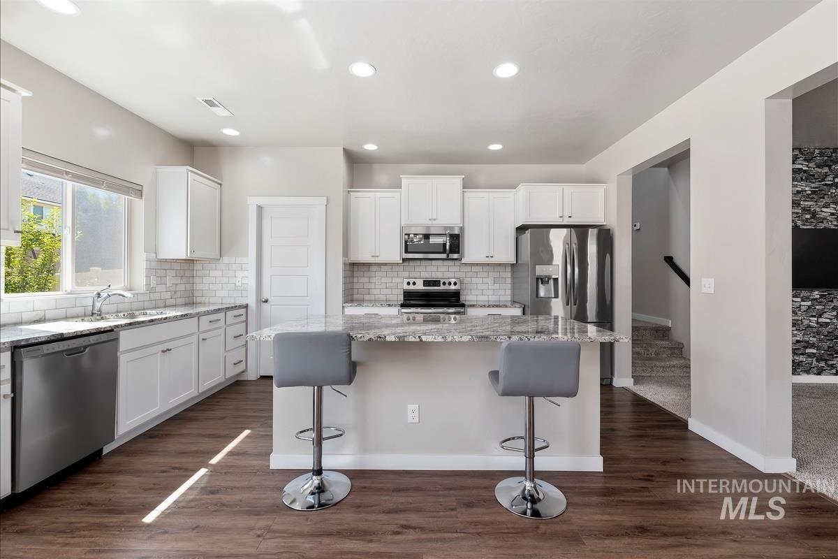 3374 S Glacier Bay Ave, Meridian, Idaho 83642, 3 Bedrooms, 2.5 Bathrooms, Residential For Sale, Price $480,000,MLS 98993391