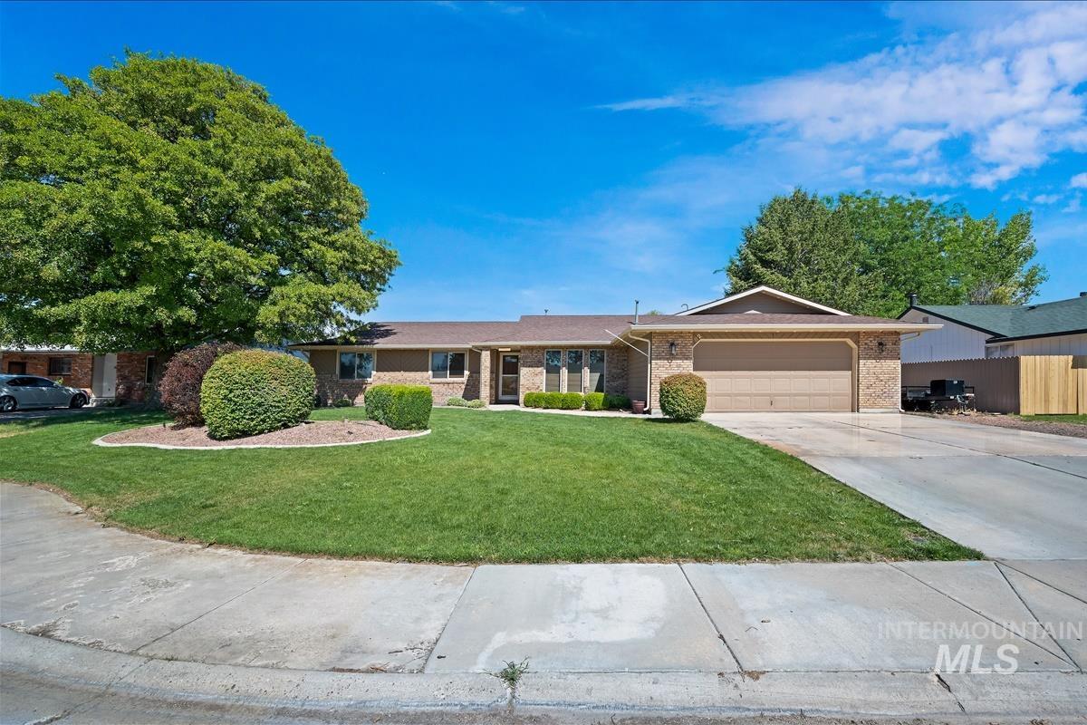82 S. Heather, Nampa, Idaho 83651, 3 Bedrooms, 2 Bathrooms, Residential For Sale, Price $419,900, 98993395