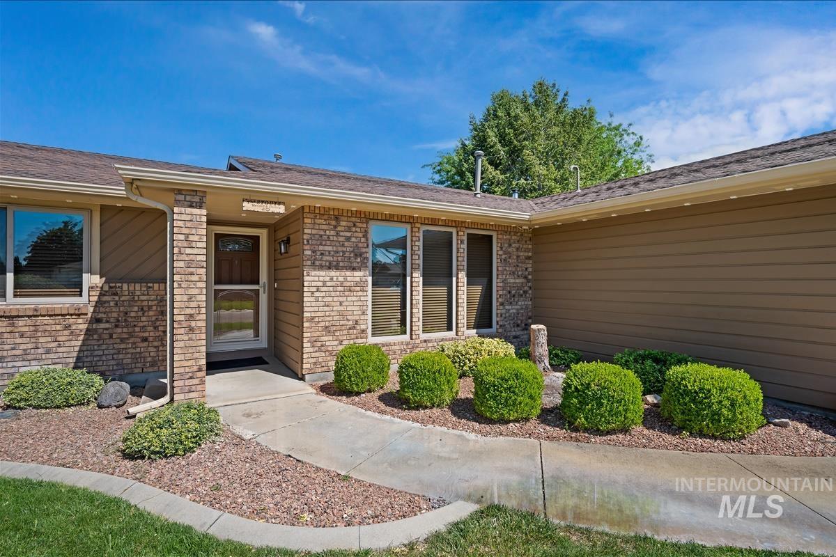 82 S. Heather, Nampa, Idaho 83651, 3 Bedrooms, 2 Bathrooms, Residential For Sale, Price $419,900, 98993395