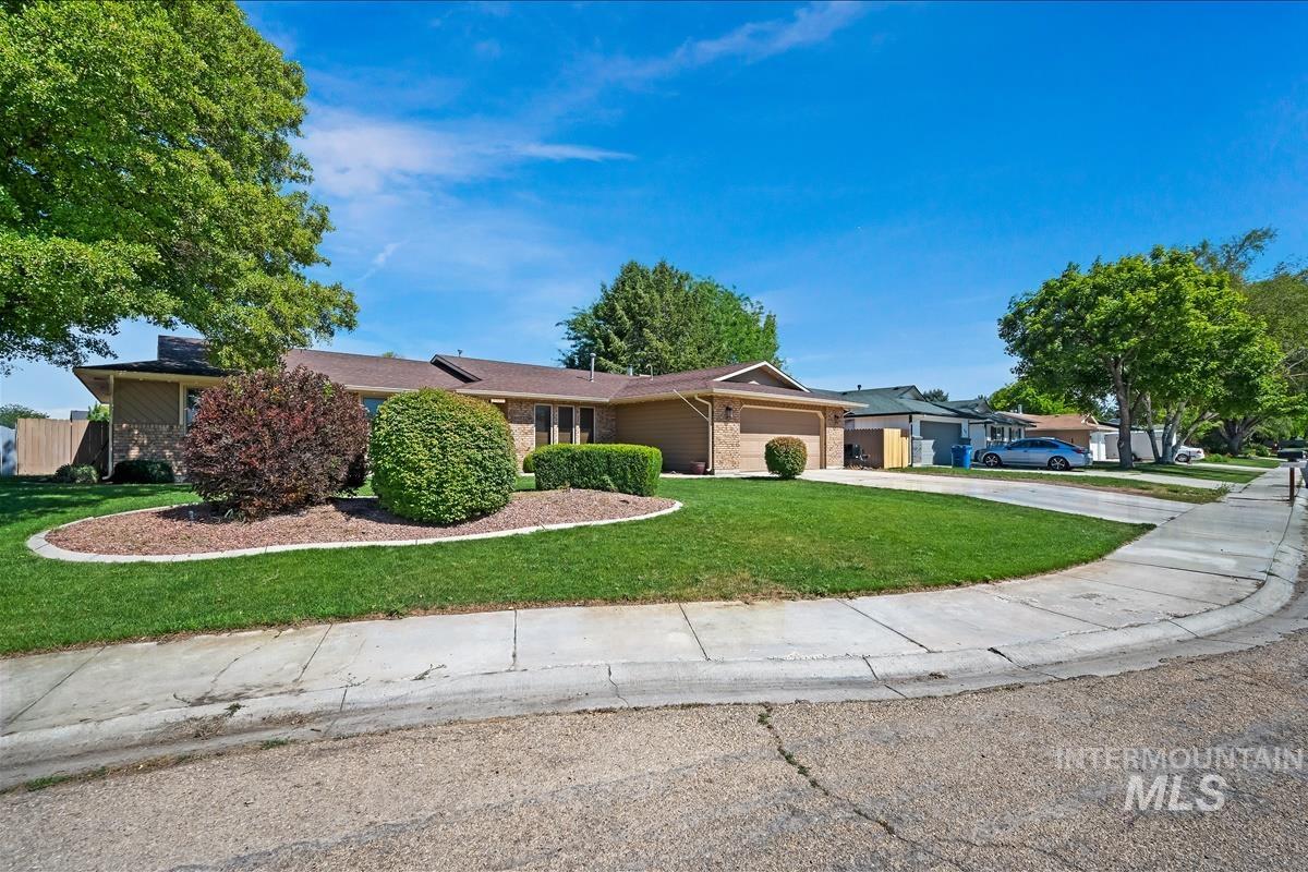 82 S. Heather, Nampa, Idaho 83651, 3 Bedrooms, 2 Bathrooms, Residential For Sale, Price $419,900, 98993395