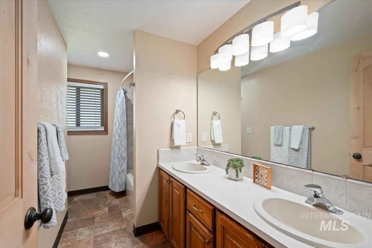 82 S. Heather, Nampa, Idaho 83651, 3 Bedrooms, 2 Bathrooms, Residential For Sale, Price $419,900, 98993395
