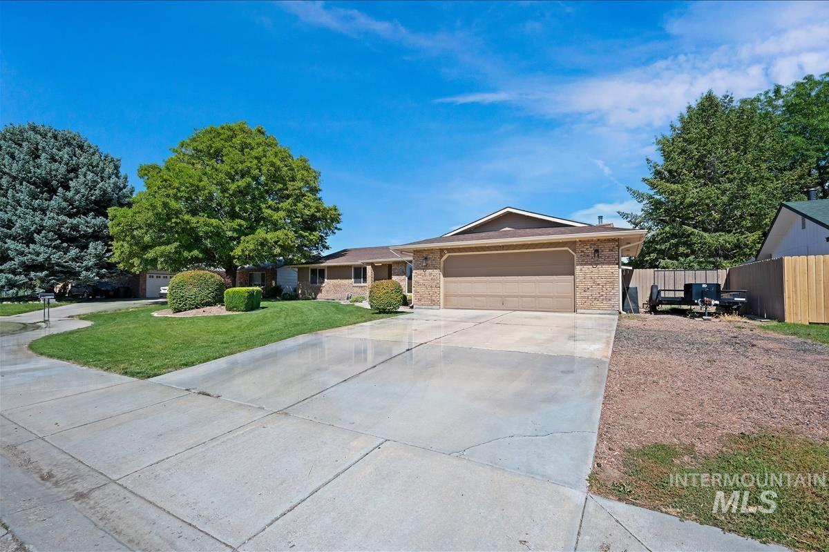 82 S. Heather, Nampa, Idaho 83651, 3 Bedrooms, 2 Bathrooms, Residential For Sale, Price $419,900, 98993395