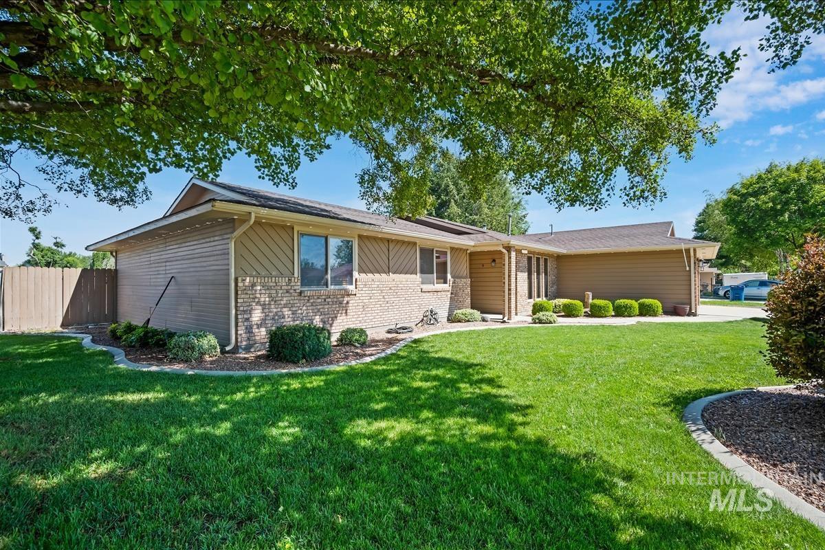 82 S. Heather, Nampa, Idaho 83651, 3 Bedrooms, 2 Bathrooms, Residential For Sale, Price $419,900, 98993395