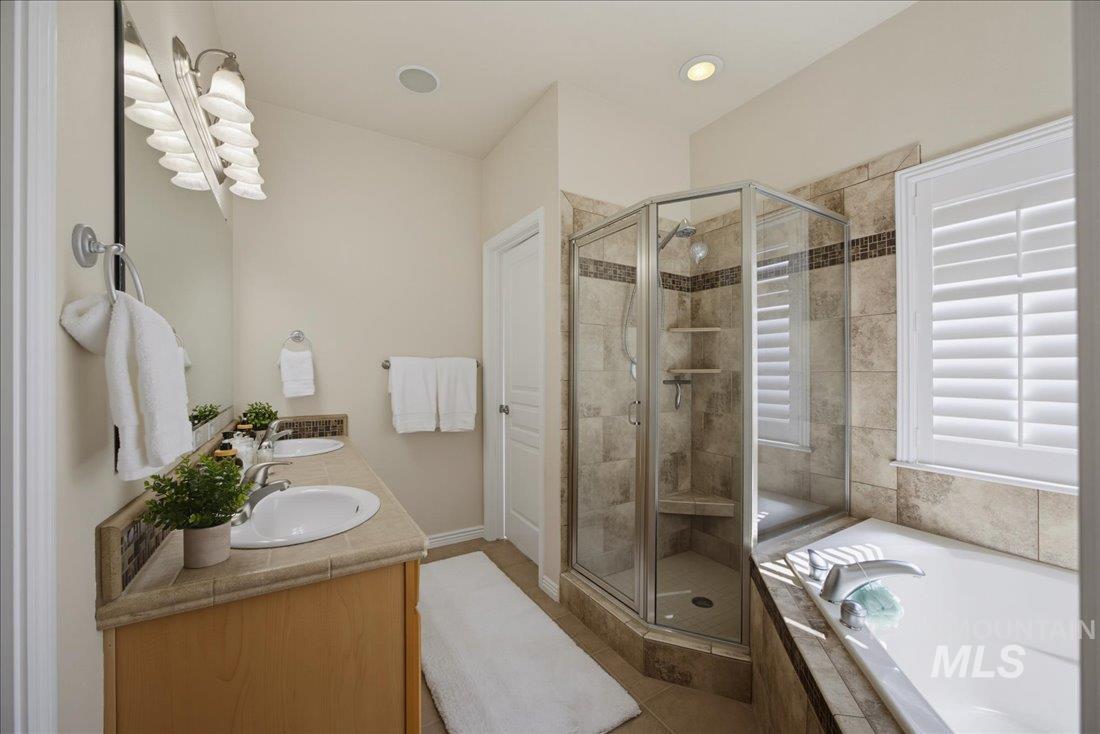 2147 E Kamay Dr, Meridian, Idaho 83646, 4 Bedrooms, 3.5 Bathrooms, Residential For Sale, Price $649,000, 98993396