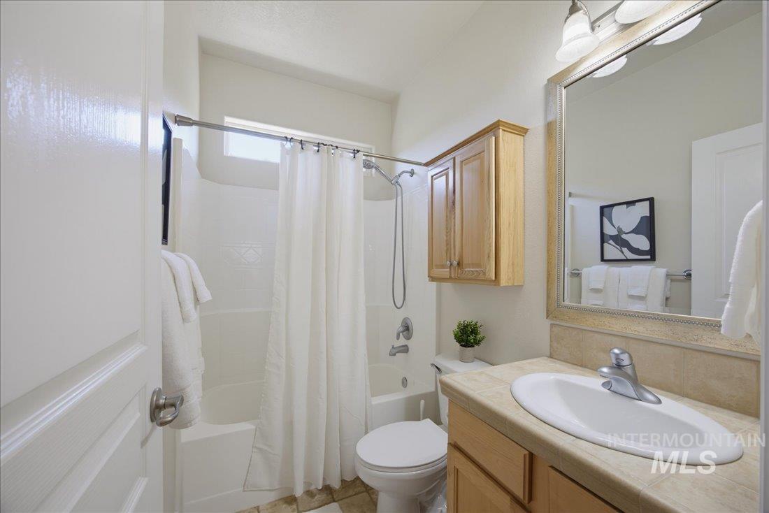 2147 E Kamay Dr, Meridian, Idaho 83646, 4 Bedrooms, 3.5 Bathrooms, Residential For Sale, Price $649,000, 98993396