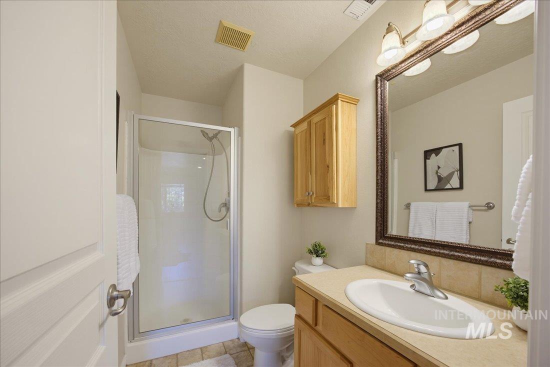 2147 E Kamay Dr, Meridian, Idaho 83646, 4 Bedrooms, 3.5 Bathrooms, Residential For Sale, Price $649,000, 98993396