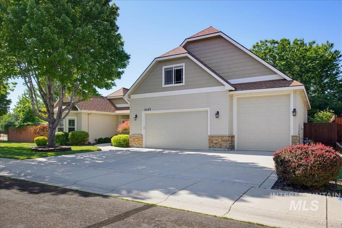 2147 E Kamay Dr, Meridian, Idaho 83646, 4 Bedrooms, 3.5 Bathrooms, Residential For Sale, Price $649,000, 98993396
