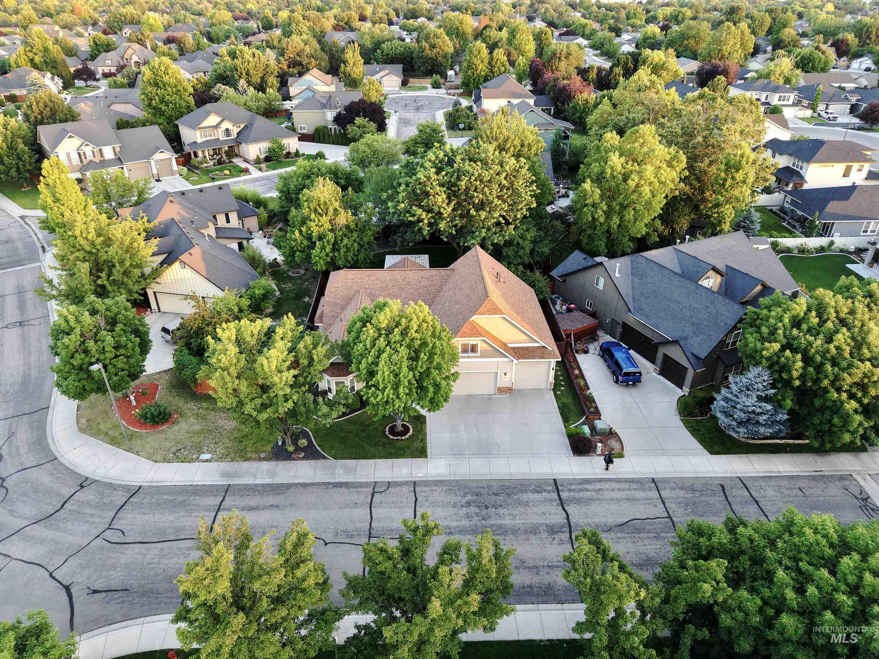2147 E Kamay Dr, Meridian, Idaho 83646, 4 Bedrooms, 3.5 Bathrooms, Residential For Sale, Price $649,000, 98993396