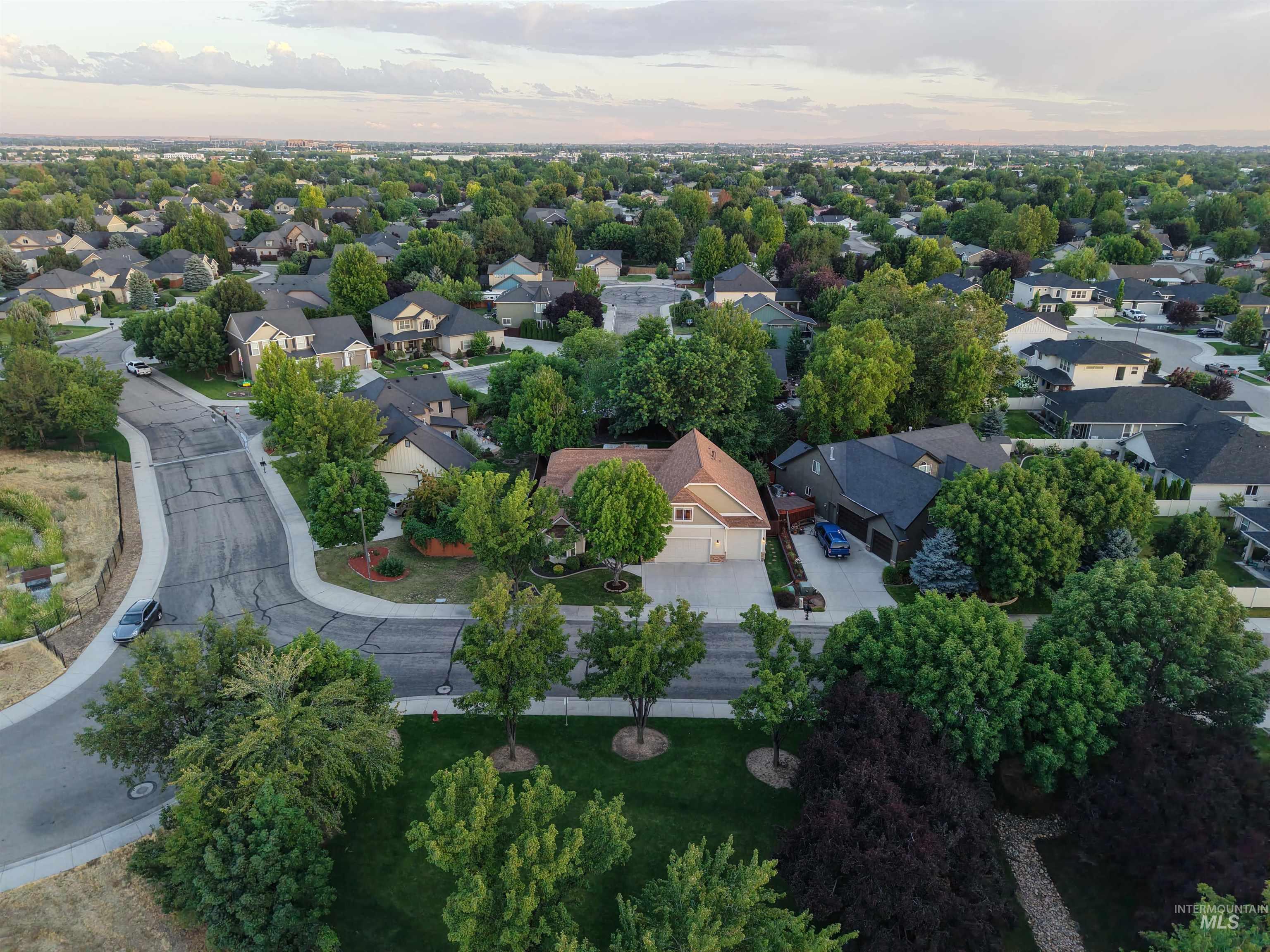 2147 E Kamay Dr, Meridian, Idaho 83646, 4 Bedrooms, 3.5 Bathrooms, Residential For Sale, Price $649,000, 98993396
