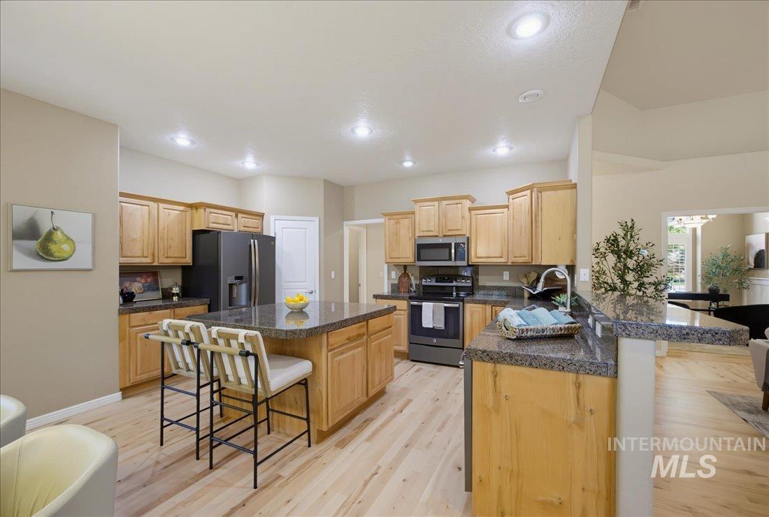 2147 E Kamay Dr, Meridian, Idaho 83646, 4 Bedrooms, 3.5 Bathrooms, Residential For Sale, Price $649,000, 98993396