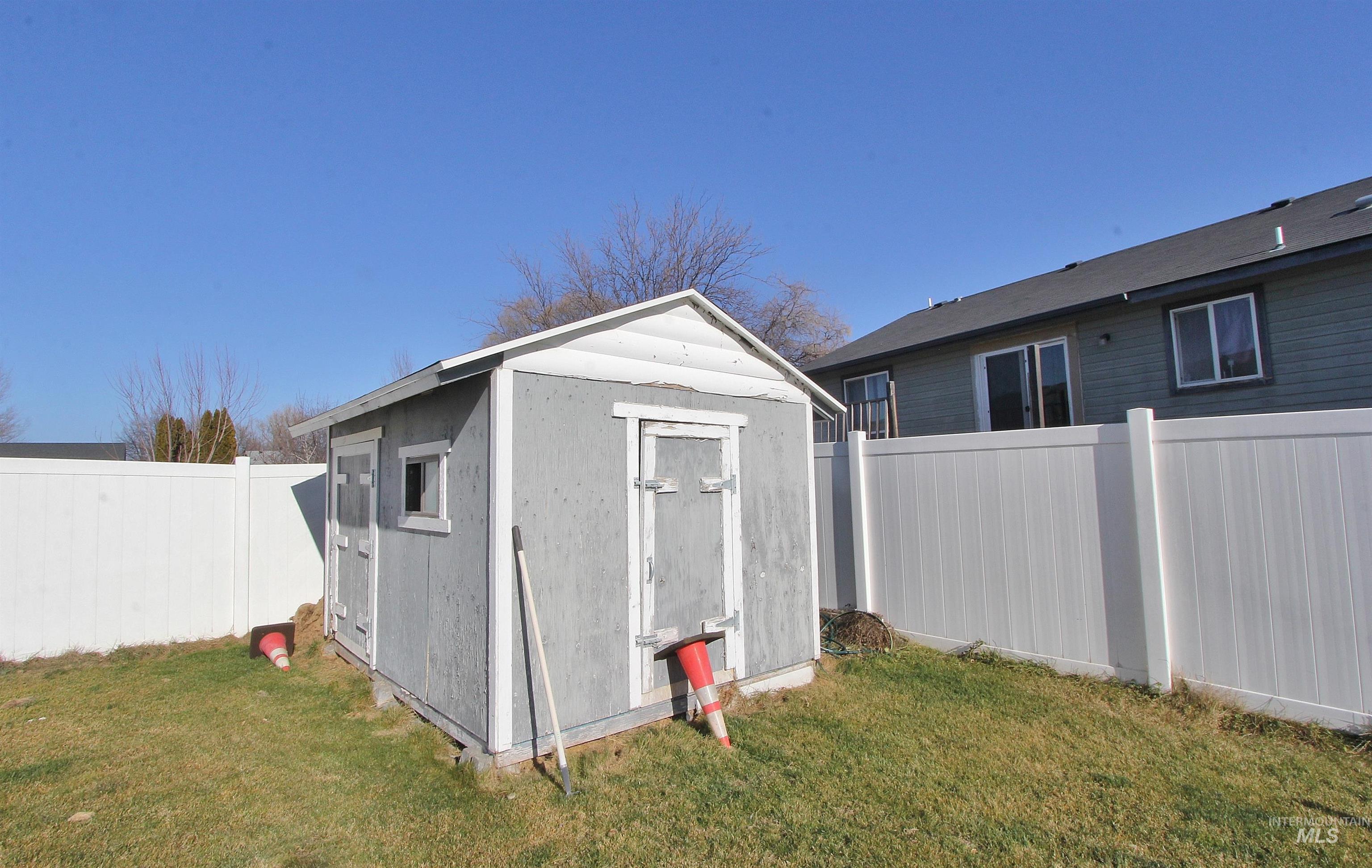 54 S Lollipop Dr., Nampa, Idaho 83687, 3 Bedrooms, 2 Bathrooms, Residential For Sale, Price $335,000, 98993397