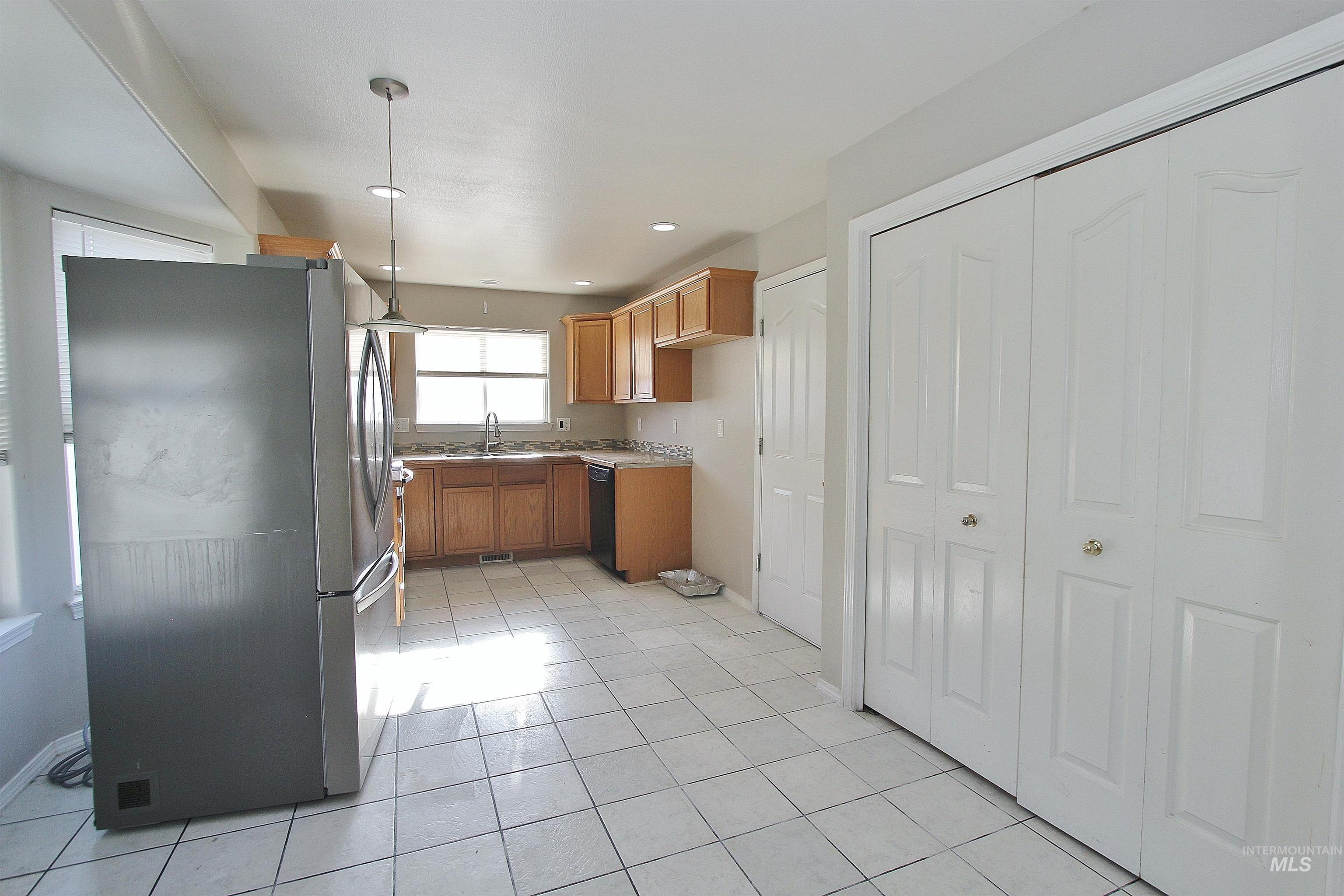 54 S Lollipop Dr., Nampa, Idaho 83687, 3 Bedrooms, 2 Bathrooms, Residential For Sale, Price $335,000, 98993397