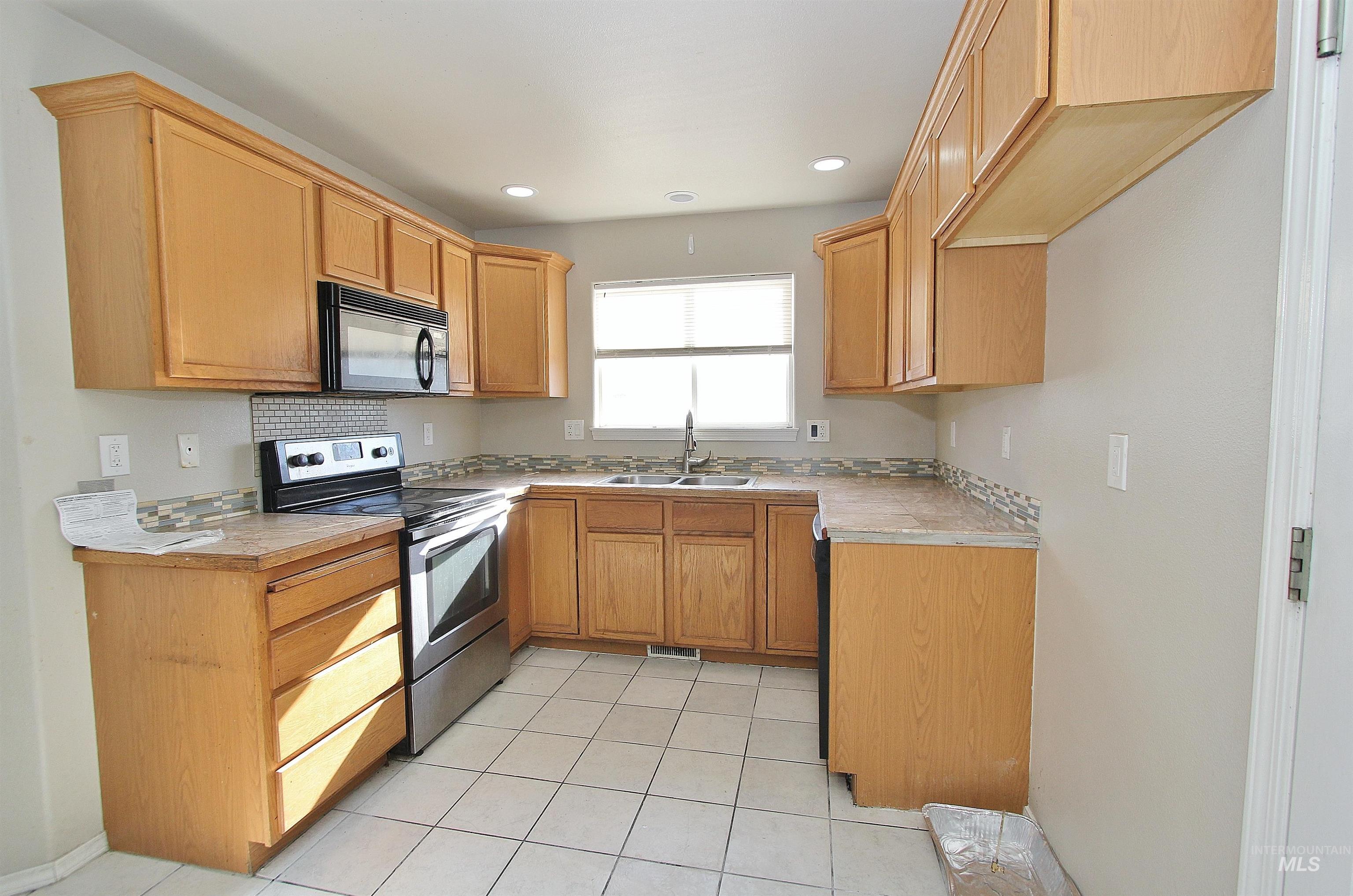 54 S Lollipop Dr., Nampa, Idaho 83687, 3 Bedrooms, 2 Bathrooms, Residential For Sale, Price $335,000, 98993397