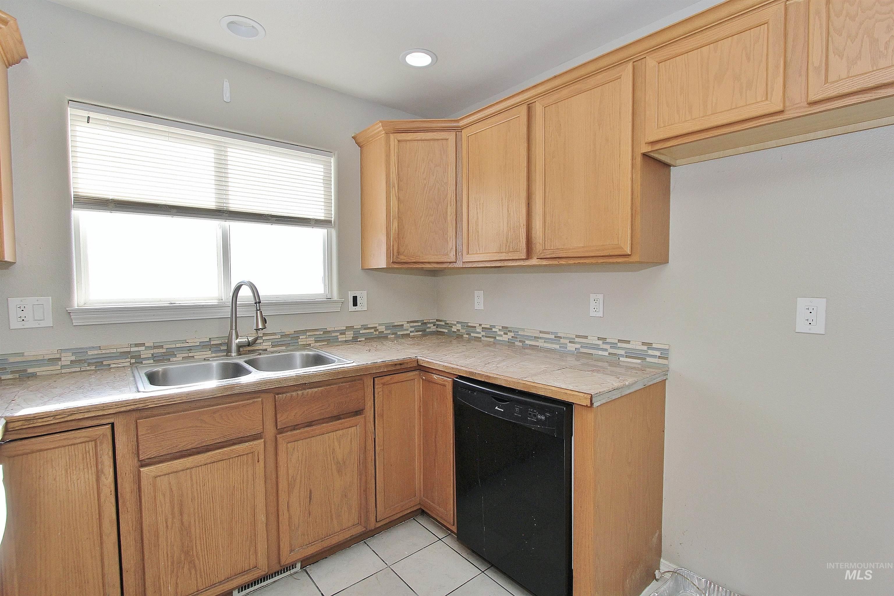 54 S Lollipop Dr., Nampa, Idaho 83687, 3 Bedrooms, 2 Bathrooms, Residential For Sale, Price $335,000, 98993397